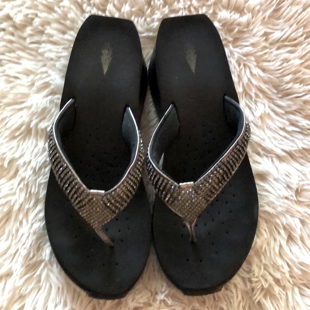 Ladies size 10 volatile platform flip flops